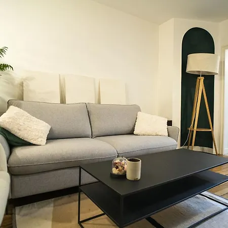 Apartment Pretty 36 M Near Buttes-chaumont Paris